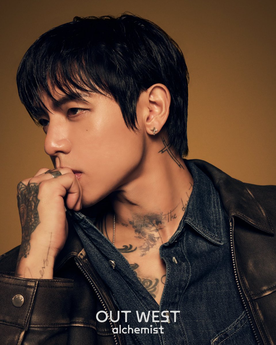 alchemistfrag's tweet image. WHEN THE NIGHT THRILL BEGINS
@DPRIAN_ for OUT WEST P.M Elixir