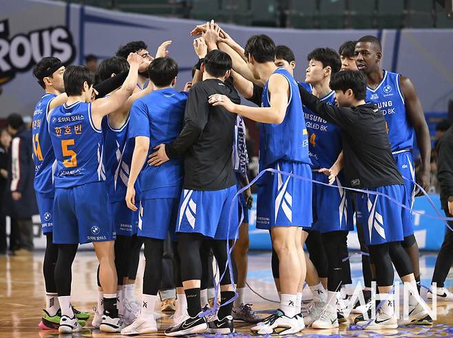 아 오늘 승리사진 너무좋네 .. 🥹