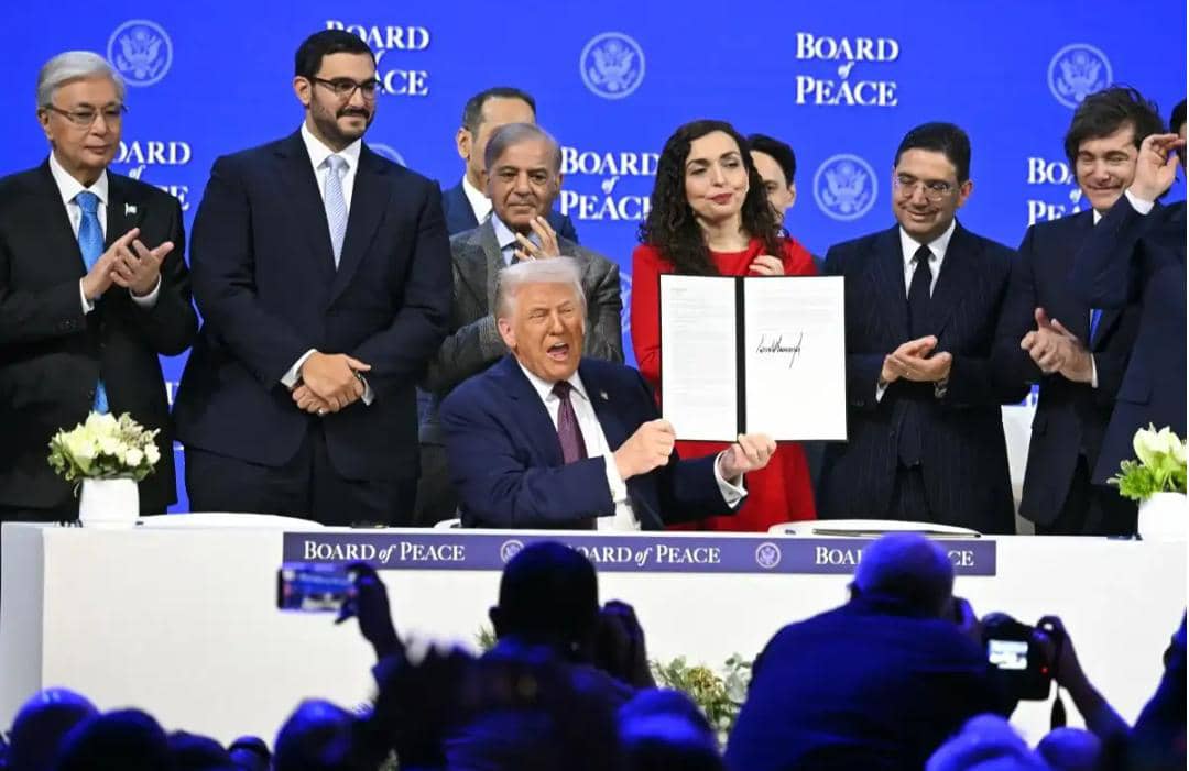 #DAVOS: 🚨🛑Donald Trump a officiellement lancé, ce jeudi à Davos, en Suisse, son « Conseil de paix », qu’il présidera lui-même. Le président américain assure que cette nouvelle instance œuvrera en « coordination avec les Nations unies ».

Plus d’une quinzaine de dirigeants