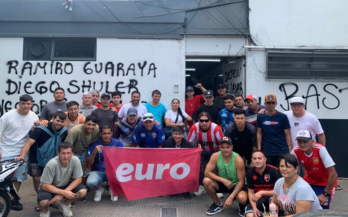 somosradioam530's tweet image. 🥩 Conflicto en el Frigorífico Euro

💬 "Hace 72 días que estamos viviendo en la planta con nuestras familias porque no podemos pagar alquiler ni servicios"

👷 Walter Navarro, delegado de los trabajadores del Frigorífico habló con @rcaballeroam

👉En #CaballeroDeDía contó la…