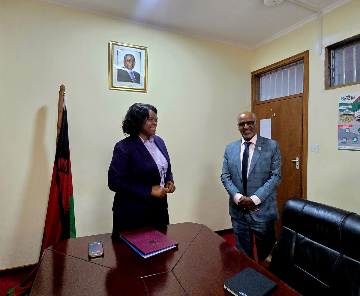 FAOMalawi's tweet photo. FAO Representative to Malawi, Mr Ali Said Yesuf, presented his letters of credence to the Minister of Agriculture, Hon. Roza Fachi Mbilizi, reaffirming FAO’s commitment to strengthened cooperation &amp; partnership. 
Read more here👉https://t.co/QZejAbGloZ https://t.co/9G9nlx3RJt