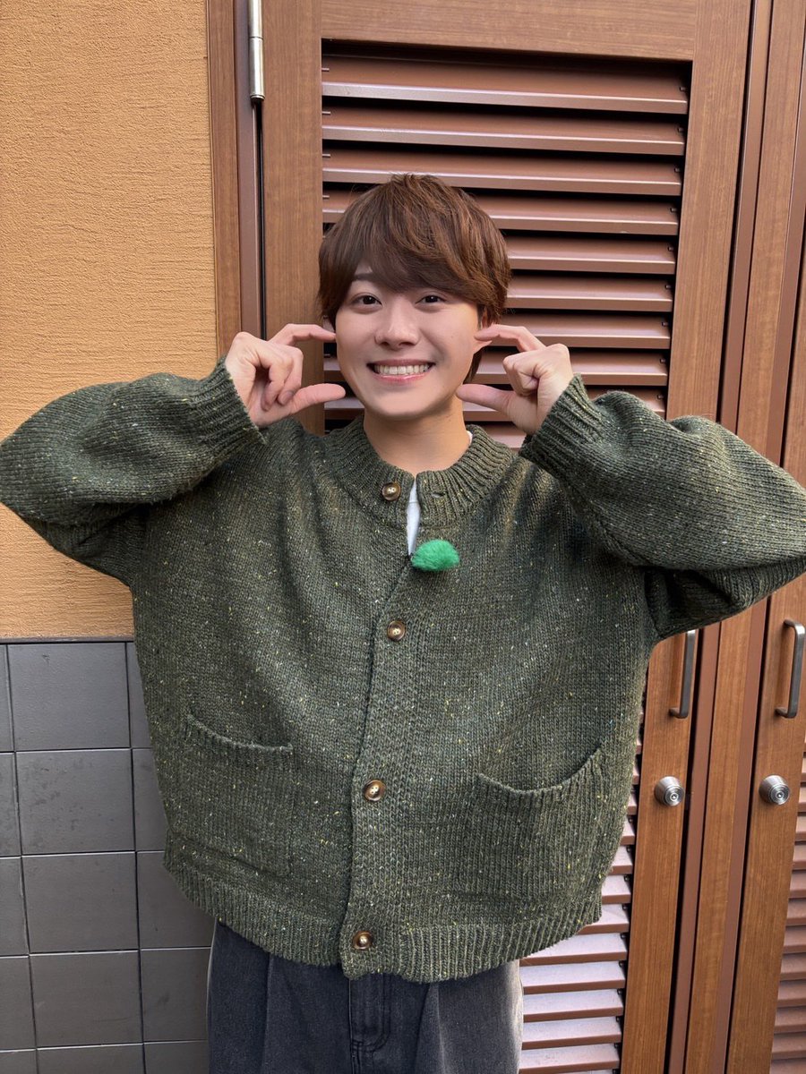 cx_mezamashi's tweet photo. あす23日（金）の「#なにわ男子のどっち派！？」
話題の新業態グルメを食べるなら…

🟥牛めしの松屋がオープンさせたラーメン店などの「メイン派」⁉️
🟦結婚式場で有名な八芳園の洋菓子店などの「スイーツ派」⁉️

＃大橋和也 くんが調査!
みなさんはどっち派かな🧐 https://t.co/aMLvS4BZKc