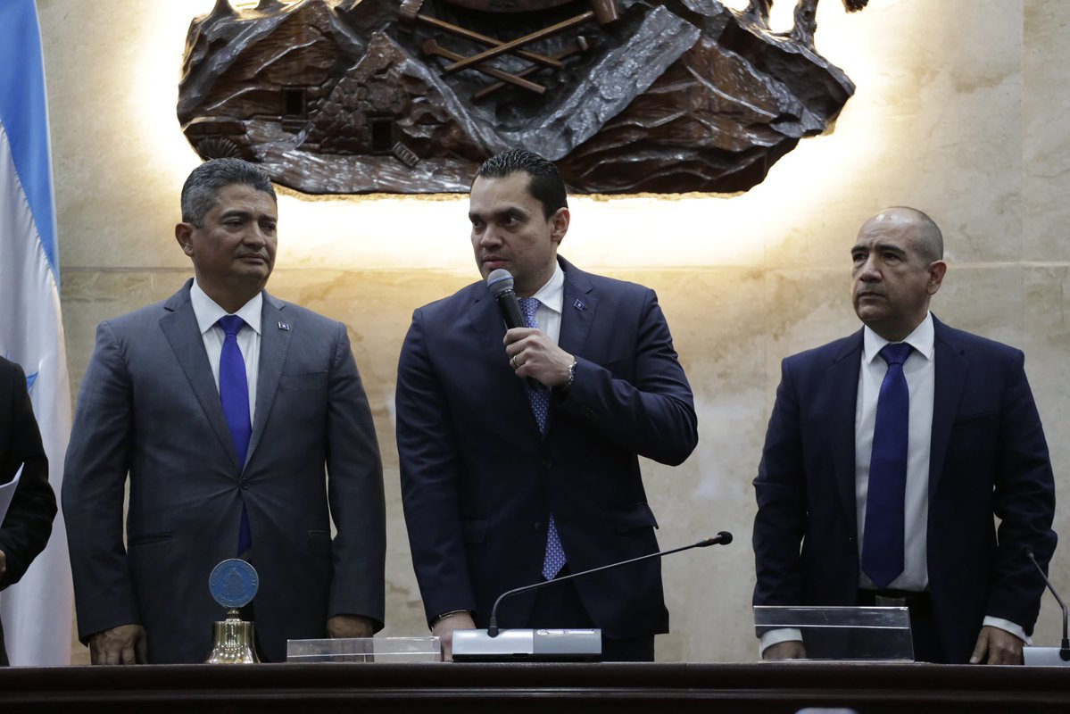 TommyZambranoM's tweet image. Una nueva Honduras nace hoy con el nombramiento de una JD provisional del @Congreso_HND que asegura la transición democrática y pacífica de la titularidad del Poder Legislativo, con el apoyo de una mayoría calificada de diputados, la tarea se va haciendo hasta llegar al objetivo…
