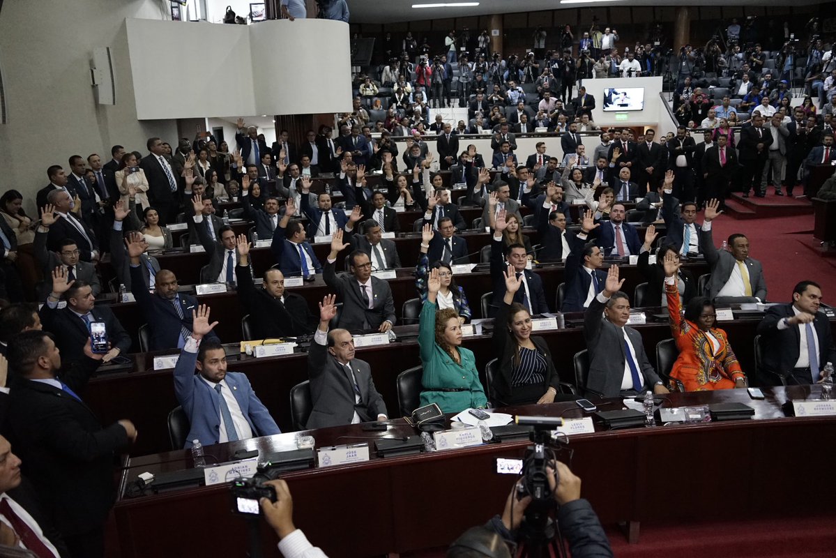 TommyZambranoM's tweet image. Una nueva Honduras nace hoy con el nombramiento de una JD provisional del @Congreso_HND que asegura la transición democrática y pacífica de la titularidad del Poder Legislativo, con el apoyo de una mayoría calificada de diputados, la tarea se va haciendo hasta llegar al objetivo…