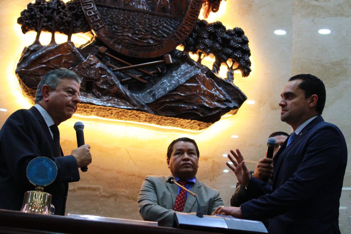 TommyZambranoM's tweet image. Una nueva Honduras nace hoy con el nombramiento de una JD provisional del @Congreso_HND que asegura la transición democrática y pacífica de la titularidad del Poder Legislativo, con el apoyo de una mayoría calificada de diputados, la tarea se va haciendo hasta llegar al objetivo…