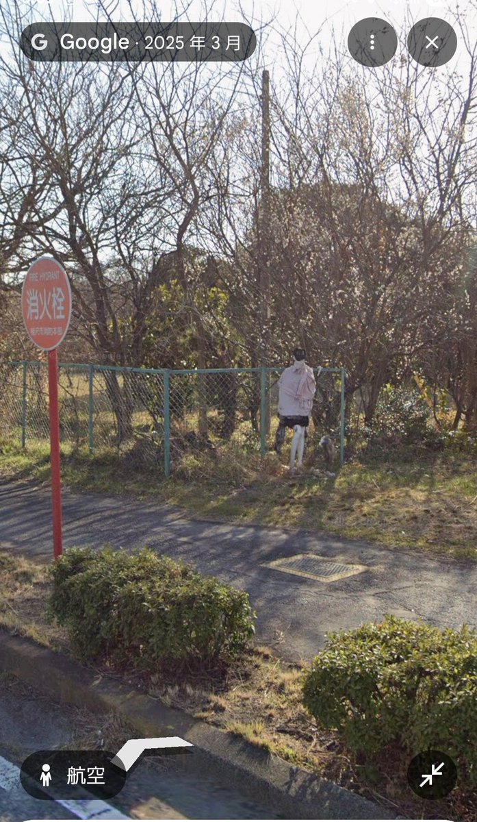 bombjack2929's tweet photo. @atsushiTSK 稲沢市役所近くに、誰が何の為に設置したか謎のマネキンがあります。
定期的に服が変わるようなので、管理はされているようです。
車で走ると、死角で隠れる為、気づきにくいですが、夜に見つけると怖い…消火栓の標識が目印
突然現れます。
https://t.co/gswLLlUodV

#スマホ旅稲沢 #稲沢市 https://t.co/GunhPHyGF1