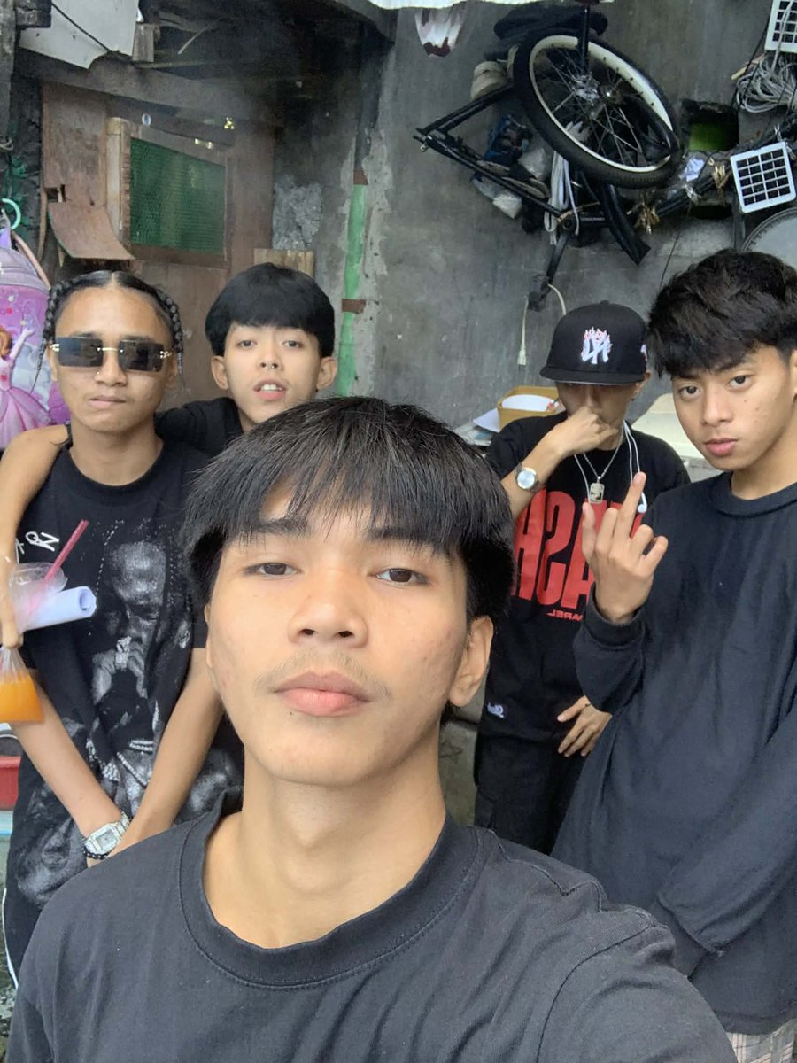 AIKOHNSLEEZZZYY's tweet photo. pahalagahan ang tunay na parang ginto✨🙌 https://t.co/lpguTHsNvH