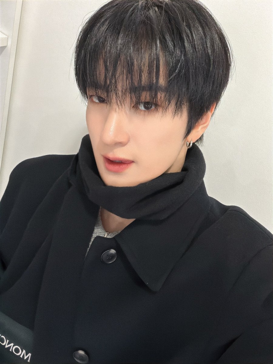 TRENDZ_OFFCL's tweet photo. [#윤우] 좋은 하루 보내고 있나 프렌드지🐺🩶🖤

#FROM_TRENDZ #TO_FRIENDZ #TRENDZ #트렌드지 https://t.co/9XipyrEh8l