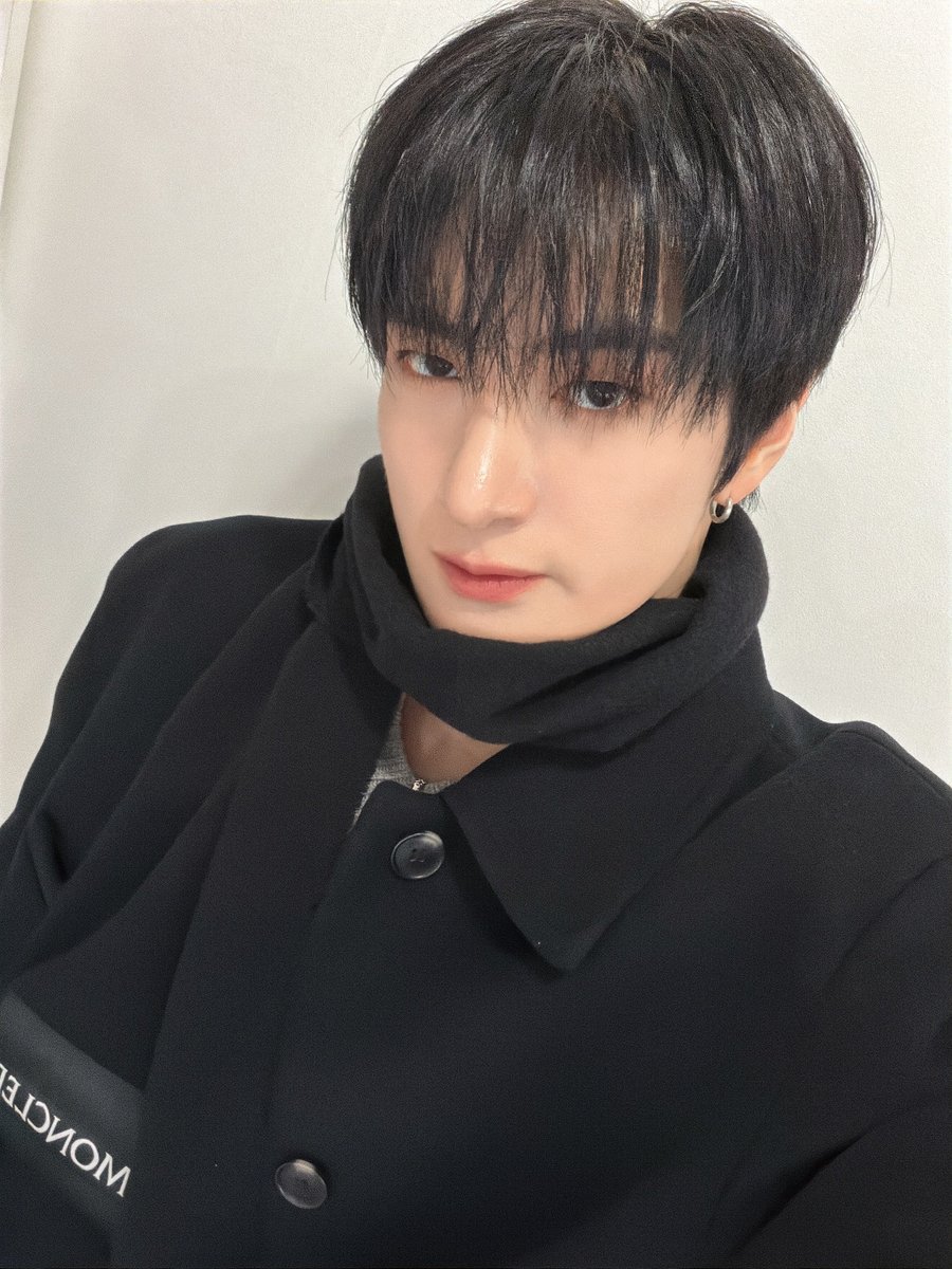 TRENDZ_OFFCL's tweet photo. [#윤우] 좋은 하루 보내고 있나 프렌드지🐺🩶🖤

#FROM_TRENDZ #TO_FRIENDZ #TRENDZ #트렌드지 https://t.co/9XipyrEh8l