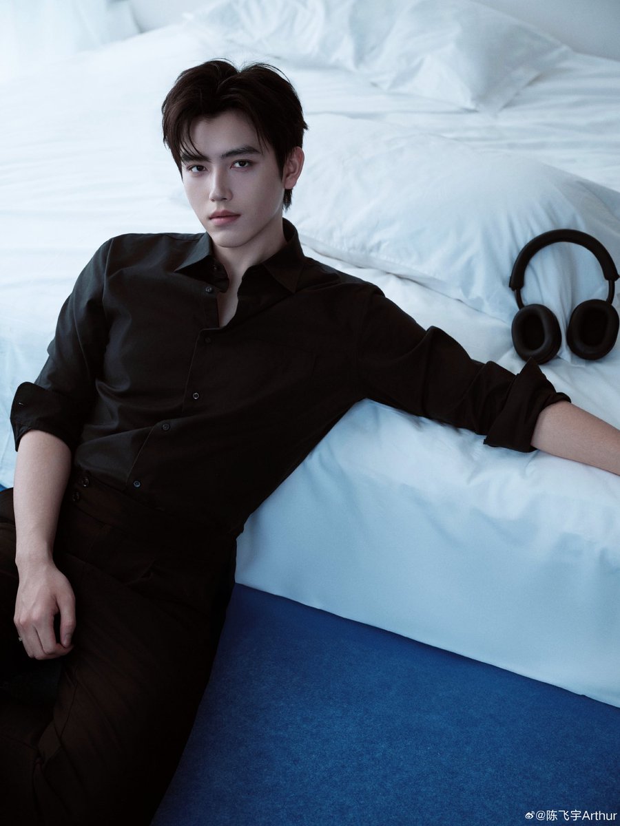 OneDaySS_'s tweet image. อมกกก! ถ้านี่ไม่ใช่หนุ่มหล่อออลแบล็ค เชิ้ตดำที่หล่อที่สุด!! 🫠