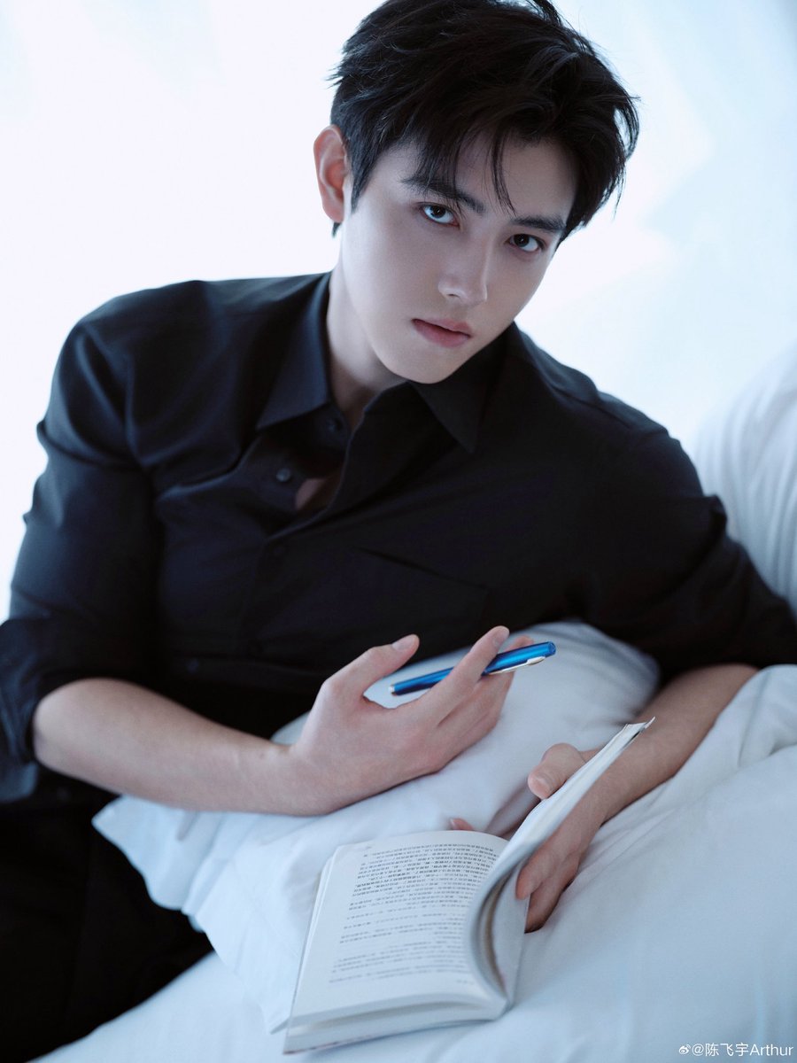 OneDaySS_'s tweet image. อมกกก! ถ้านี่ไม่ใช่หนุ่มหล่อออลแบล็ค เชิ้ตดำที่หล่อที่สุด!! 🫠