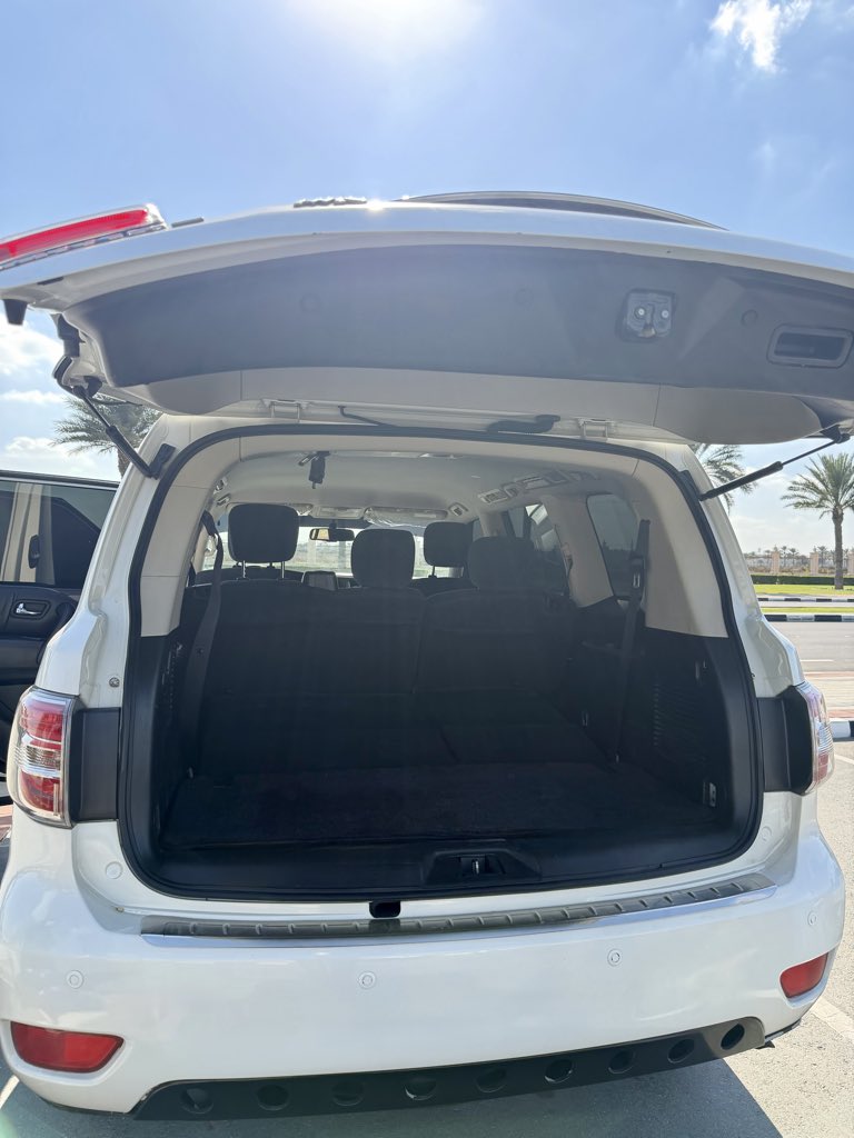 Chaufflor - Chauffeur Service Dubai tweet media