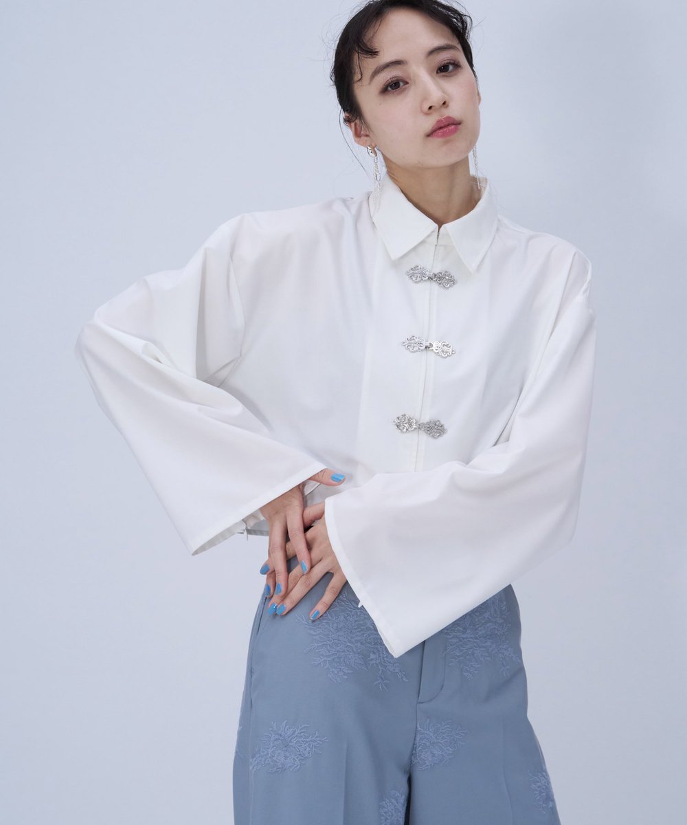 メタルボタンがポイントのデザインシャツが登場！
袖下はZIPになっていて、角袖風にも着用いただけます！
▽アイテムはこちら！
x.gd/GZ57b