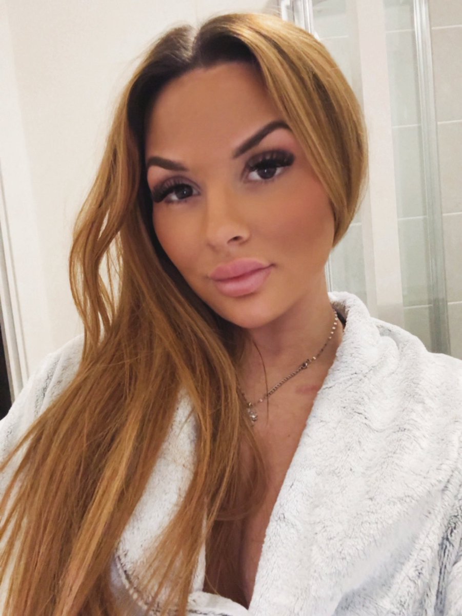 missecxox's tweet photo. Online you coming to say hi ? Link in bio 😈 
#explore  #fyp #onlyfans #admireme https://t.co/4Zdl5kbc7t