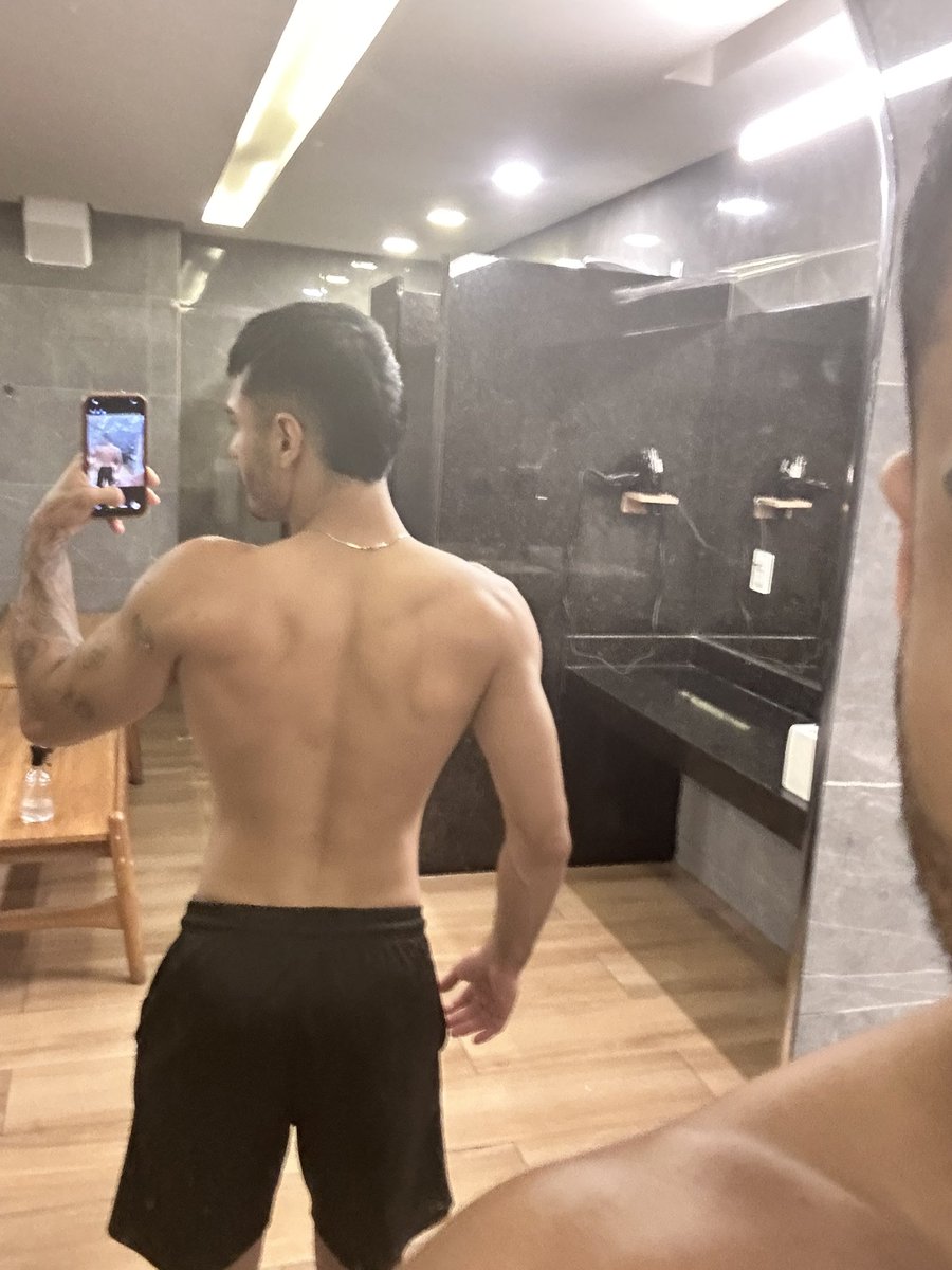 gabrielneri2003's tweet photo. Acho que as fotos que mais valorizou os meus 50 centavos de shape 🫢#gym #gay https://t.co/n4SHSl9QZt