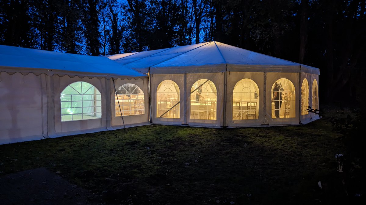 imaginationsuk's tweet photo. All year round we are supplying marquees, take a look at this wedding marquee for 150 guests seated.

#weddinginspiration #weddingmarquee #marqueehire #essex #hertfordshire #kent #Cambridge #marquee #weddingideas #partyideas https://t.co/pAZZNq7z2I