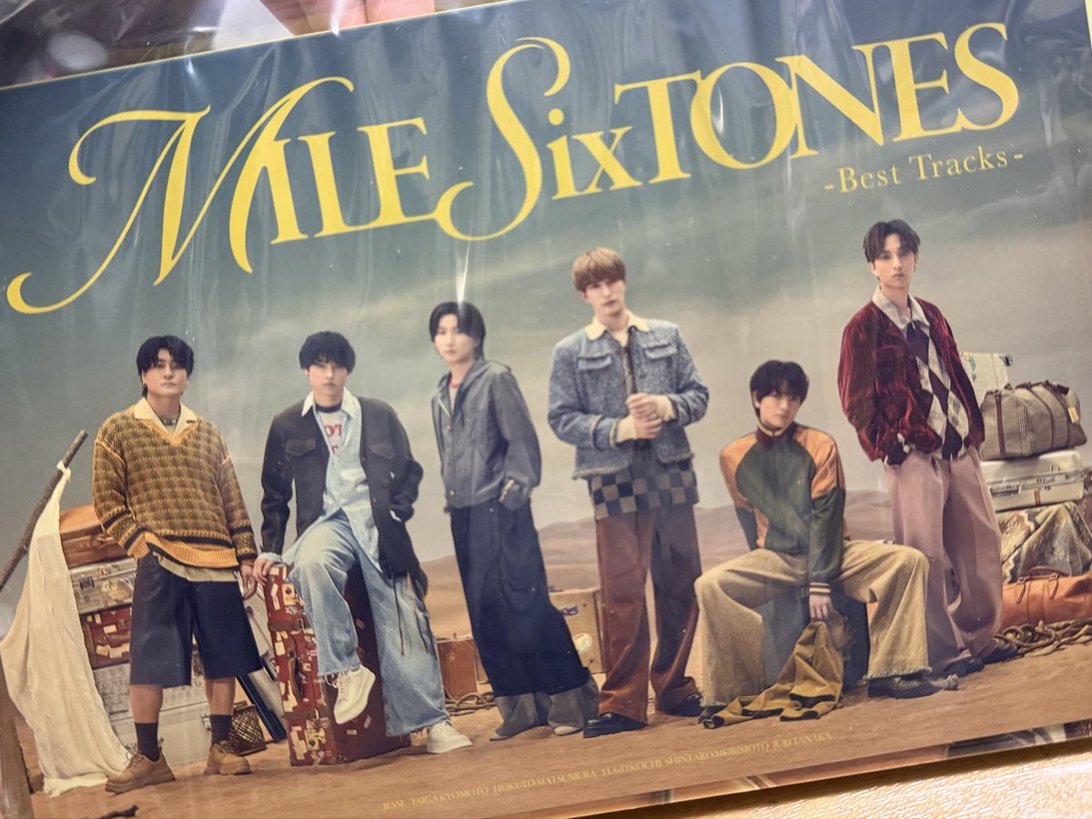 POPPO1977's tweet photo. 最近個人的にすごくハマっているSixTONES！
何となく男闘呼組の系譜を受け継いでいる感じがしてハマっています。
6周年おめでとう！
MILE SixTONESも昨日GETしました！
おっさんだけど真剣に応援しています！
男闘呼組・TOKIO以来久々にハマりました！
#SixTONESデビュー6周年 
#おめでとう https://t.co/GOReRsDQLQ