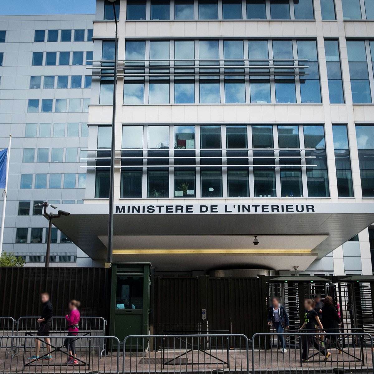 TribunePop23's tweet image. 🚨ALERTE INFO

Les données de localisation issues de nos applications ne servent pas seulement à la publicité ciblée : une enquête du Monde révèle qu’elles sont également commercialisées à destination des services de police et de renseignement !