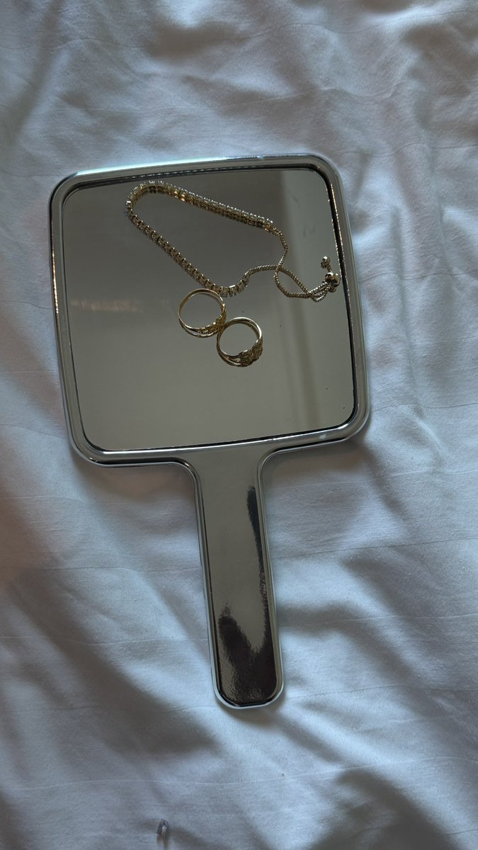 whispersofnisa tweet media