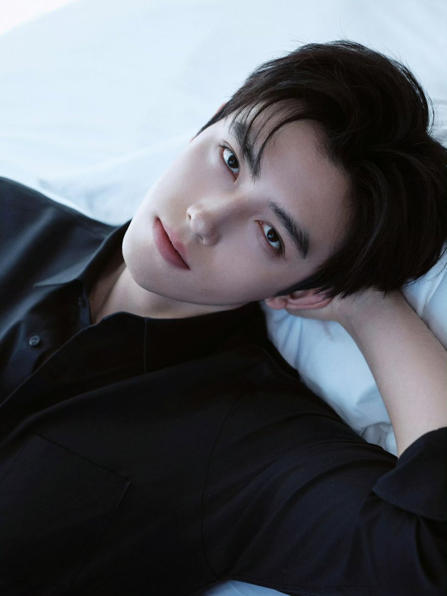 OneDaySS_'s tweet image. แล้วสตูดิโอน้องเฟยอวี่มาลงรูปลุคนี้เพิ่มให้ คือนี่ตายจริงงง หล่อมากกก ดาเมจสายตาประหารหัวใจสุดๆเนย! เหมือนโดนมนต์เรียกให้กลับด้อม 😭😭