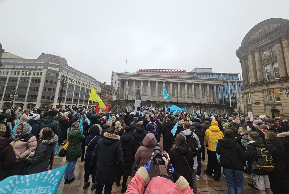 DanielKebedeNEU's tweet image. Around 800 NEU members from Arthur Terry Learning Partnership MAT filled Victoria Square in Birmingham today.

These members are an inspiration. This trust took a top slice of over 25% last year (the percentage of school funding held centrally), had no independent financial…
