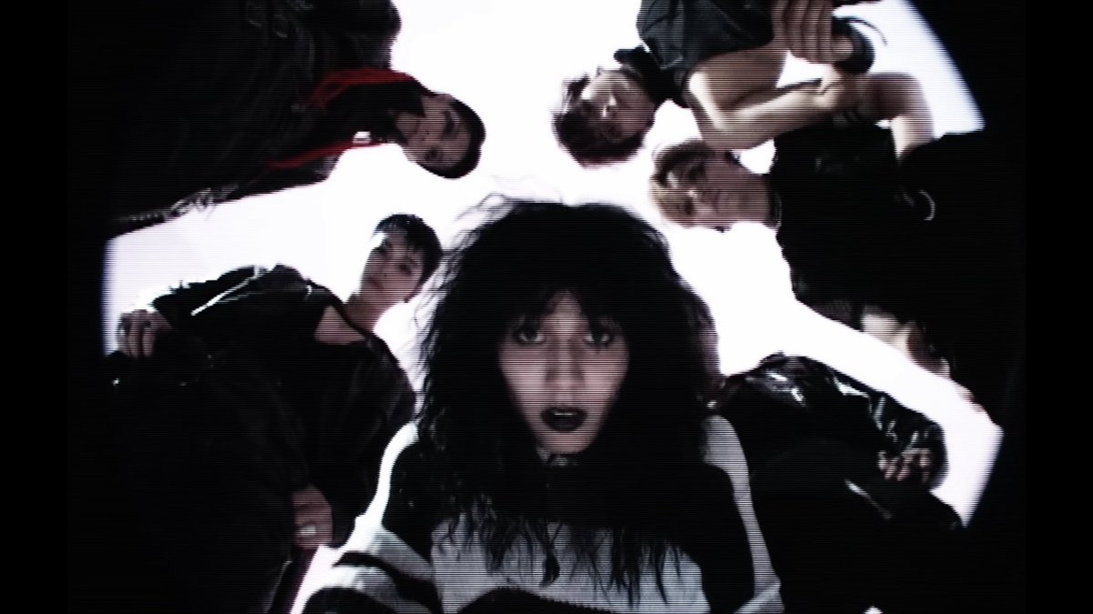 zigooryuk's tweet image. 작은어머니 안녕하세요 오랜만입니다
저 귀국한 지 4개월 되엇습니다
귀신 분장이라뇨? 저는 이모키드입니다
이모의 자식이라뇨?
그 이모가 아니라요
E M O
EMO KID 입니다