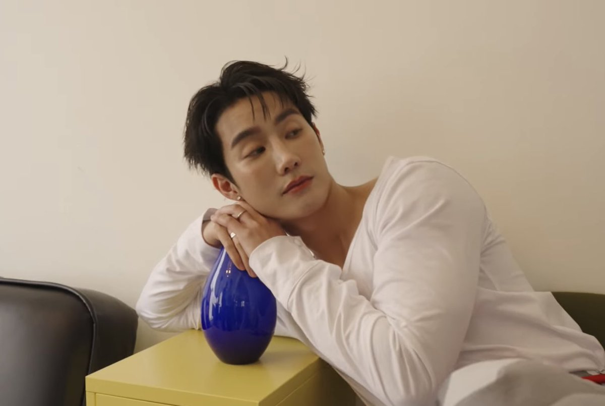 ssafeffor's tweet image. พี่ฟอสพี่ ดาเมจทำลายล้าง หล่อเกินไปมากก 

FORCEBOOK X ELLE BSIDE
#ELLEBsideStoryxForceBook