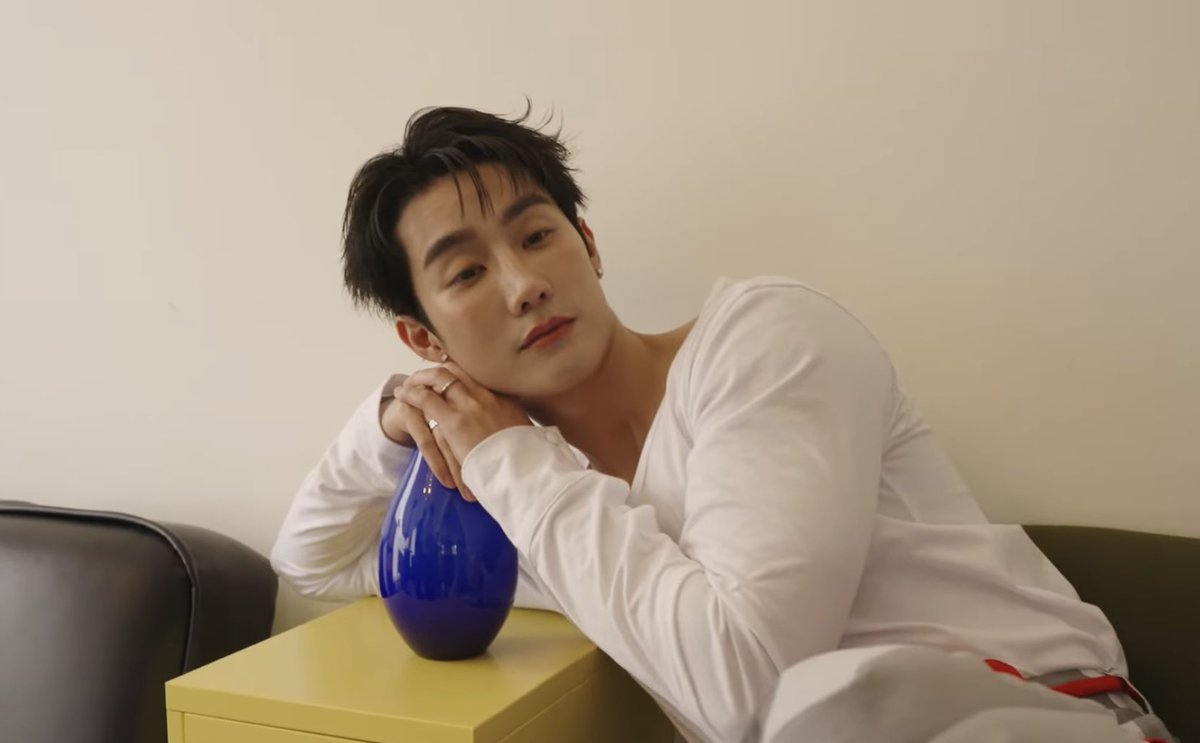 ssafeffor's tweet image. พี่ฟอสพี่ ดาเมจทำลายล้าง หล่อเกินไปมากก 

FORCEBOOK X ELLE BSIDE
#ELLEBsideStoryxForceBook