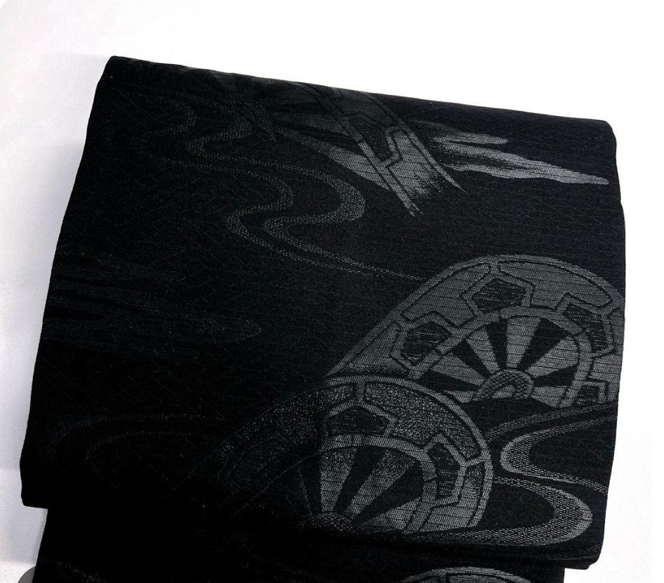 この長着と帯を合わせるのだけど、半衿は何色がいいかなぁ…模様があってもいいかなぁ(悩)