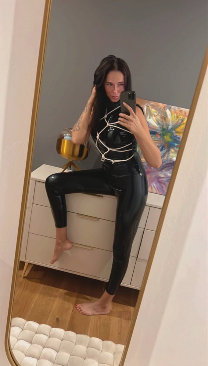 Miss Linda (@fraufetisch) on Twitter photo 