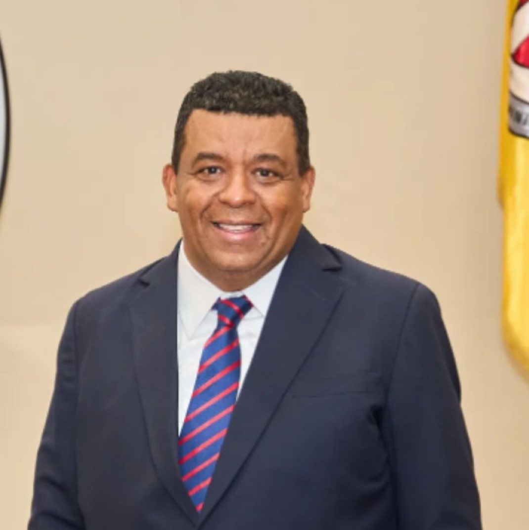 Juan Manuel Guerrero. Un profesional del derecho que ha partido a la Casa del Padre. La comunidad jurídica llora su partida.. la academia, el ministerio público, alumnos, colegas, amigos, familiares…Fue valioso tenerlo con nosotros. Para esta tristeza…oración, silencio y paz🙏🏻