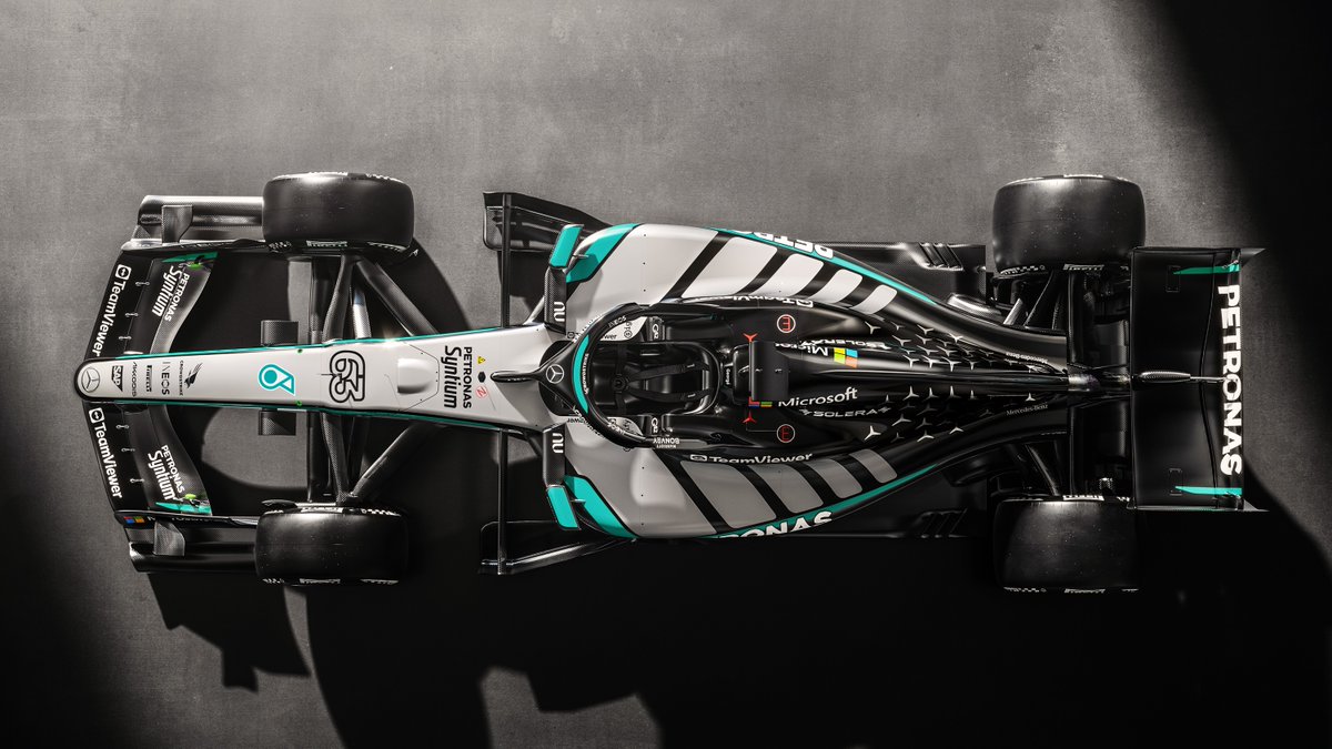 Primeras imágenes del nuevo W17 de <a href="/MercedesAMGF1/">Mercedes-AMG PETRONAS F1 Team</a> 
¿El rival a batir en 2026?
🔗 thegodflores.es/2026/01/22/mer…