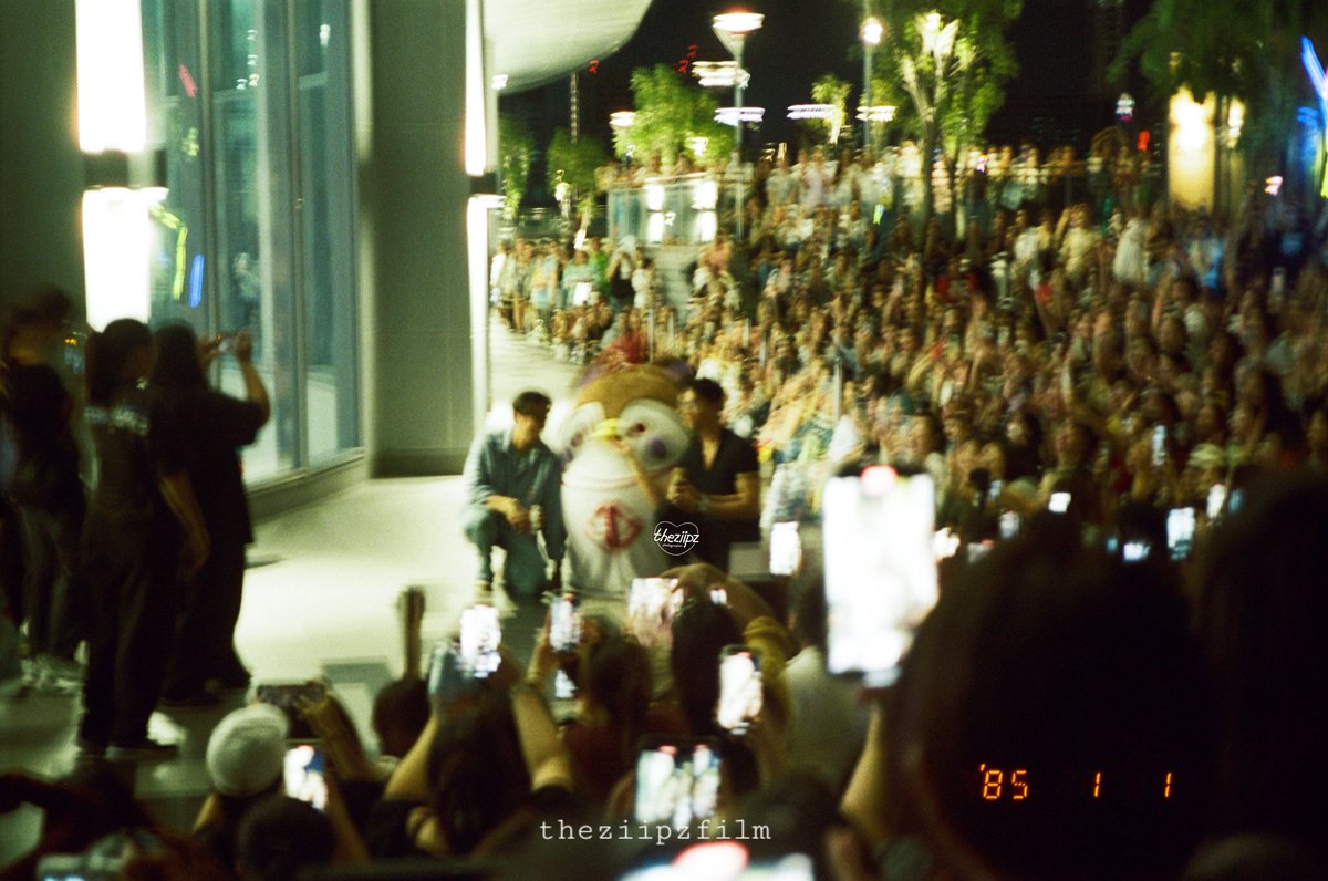 theziipz's tweet image. ก่อนถึงวันรวมพลรอบใหม่ ขอลงภาพฟิล์มวันรวมพลที่ผ่านมา กับการเกิดวันแรกของกวินซ์ลี่🎂 วันที่ครอบครัว JG สมบูรณ์ ยังจำความตื่นเต้นของทุกคนได้ดี เป็นความทรงจำที่ดีมาก ๆ เลยเนอะ 🥰💜❤️🐻🐧

🎞 #portra800
#theziipzfilm #JossGawin #GUINZLY 
#JossWayar #GAWINCASKEY
#theziipzphotographer