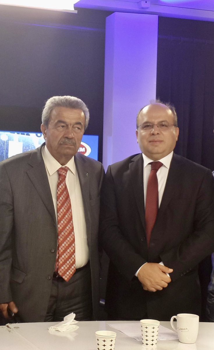 fatiherturk31's tweet image. Son programını benimle Halk Tv’de Türkiye Nereye’de yaptı…

Acı içindeydi o gün kolonoskopi yapmışlardı. Bana; “Şekerim beni kapıya yakın oturt çünkü çok kötüyüm tuvalete gitmem gerekir” dedi. Ben de; “Kamer abi istersen bir bölümüne katıl” dedim. “Yok” dedi. “Halka sözümüz var…