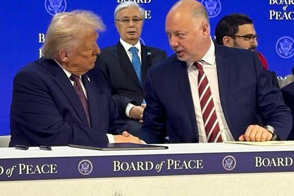The person next to Trump is Bulgaria’s former prime minister, who resigned a few weeks ago. There is no parliamentary ratification or cabinet decision authorizing him to sign Trump’s so-called “board of peace” and sit next to the world's dictators.  
Such a shame.