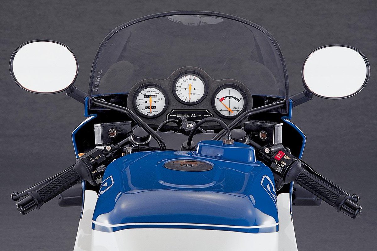 '85 スズキ「GSX-R750(GR71F)」

油冷方式のDOHC並列4気筒をアルミフレームに搭載した､初の750ccレプリカ。

ル･マン24時間耐久レースで1-2フィニッシュ

全日本選手権でヨシムラ・スズキが3連覇

【乾燥車重/シート高/タンク/出力/当時価格】
179kg/765mm/19L/77ps/78万円

autoby.jp/_ct/17801041