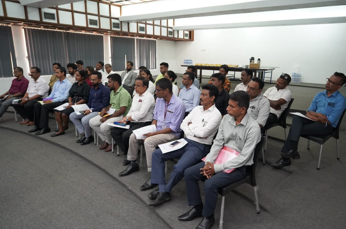IndiainSL's tweet photo. A group of 30 media professionals from Sri Lanka will attend a knowledge exchange and capacity building programme in Hyderabad from 26 Jan–1 Feb 2026. An interactive session for the participants was held at the High Commission ahead of their departure.
The initiative is part of 🇮🇳's enhanced capacity-building framework covering 1000 🇱🇰 civil service officers and professionals annually.

@MEAIndia @IndianDiplomacy
