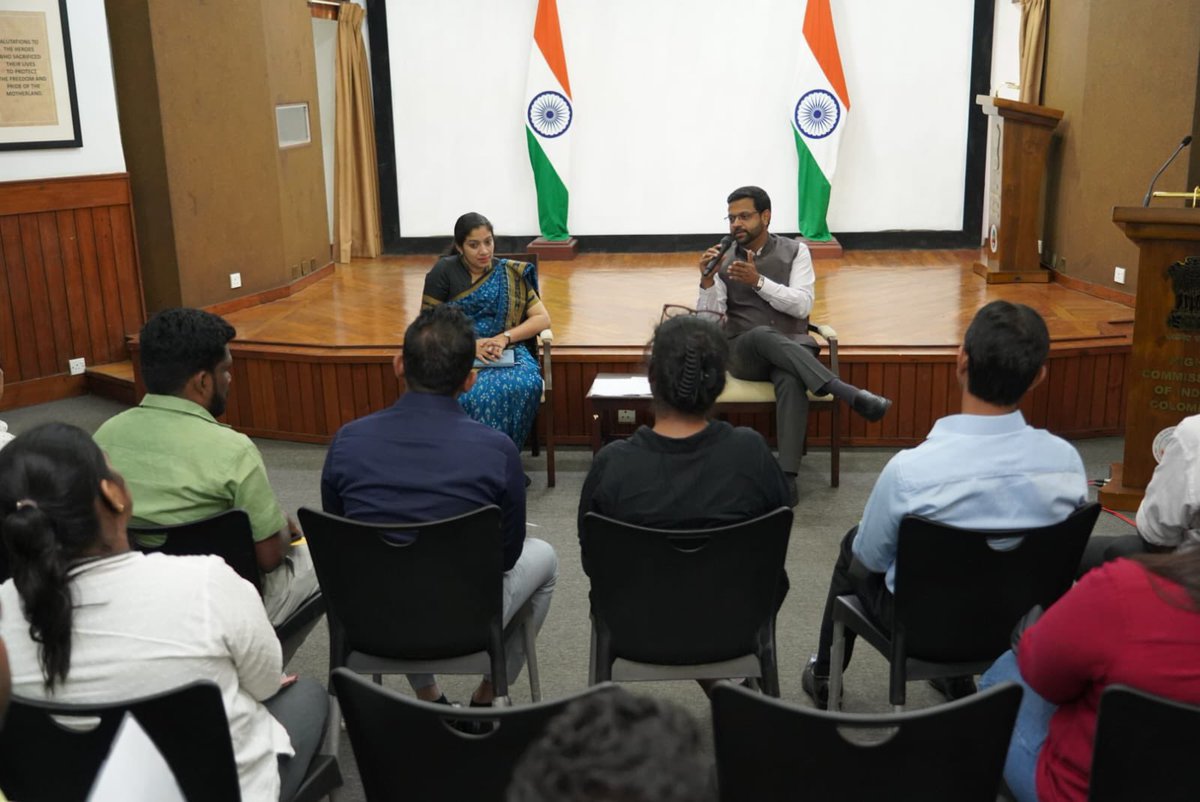 IndiainSL's tweet photo. A group of 30 media professionals from Sri Lanka will attend a knowledge exchange and capacity building programme in Hyderabad from 26 Jan–1 Feb 2026. An interactive session for the participants was held at the High Commission ahead of their departure.
The initiative is part of 🇮🇳's enhanced capacity-building framework covering 1000 🇱🇰 civil service officers and professionals annually.

@MEAIndia @IndianDiplomacy