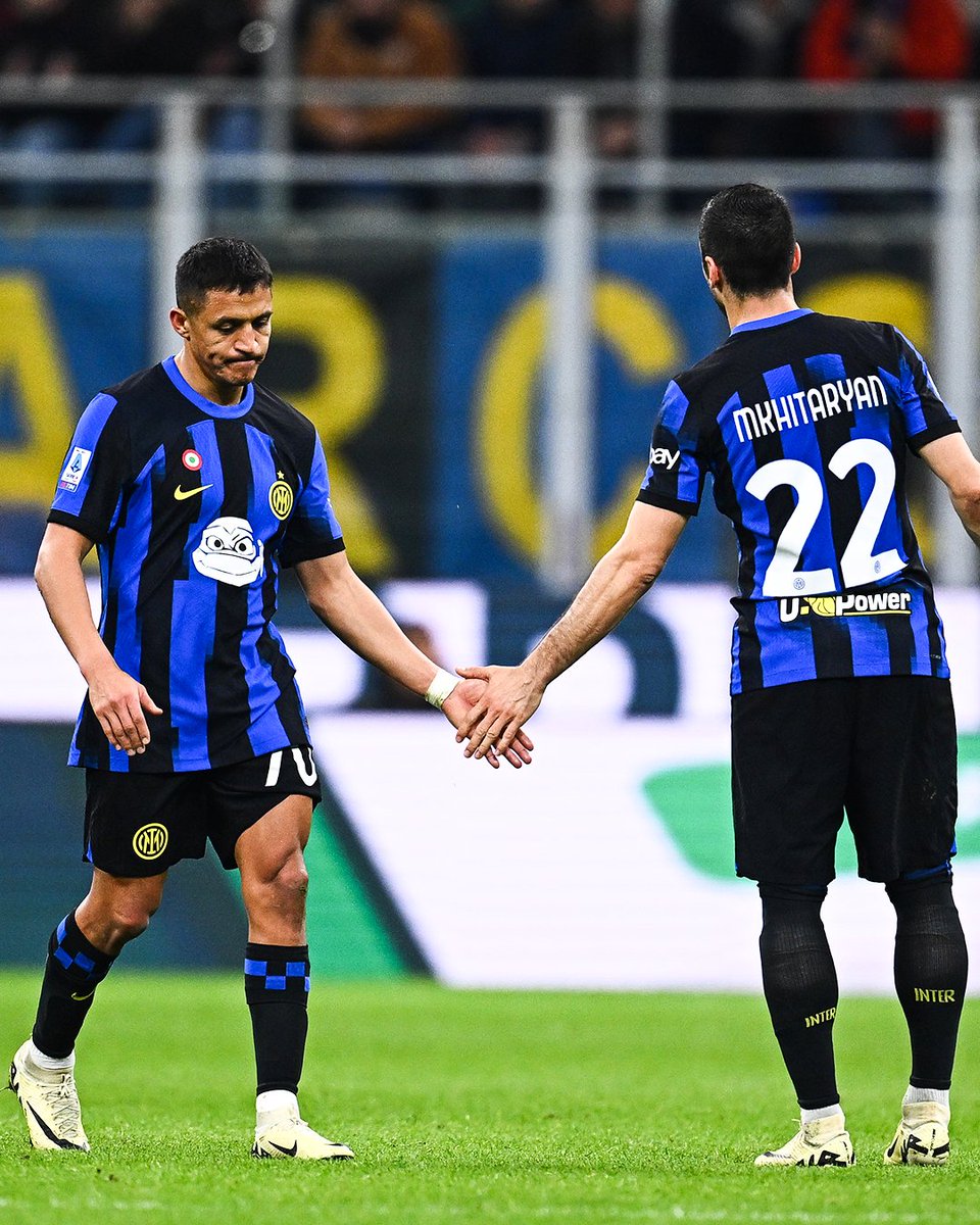 It's been eight years since the infamous Henrikh Mkhitaryan-Alexis Sánchez swap deal 🔄

Alexis at United: five goals and nine assists in 45 games

Mkhitaryan at Arsenal: nine goals and 13 assists in 59 games

After several moves each, they became teammates at Inter and won Serie