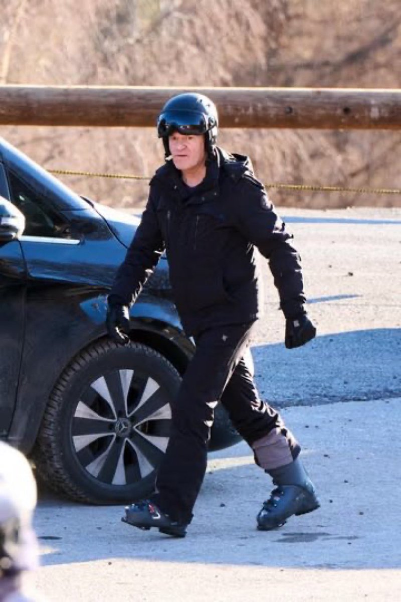 Wszyscy WAŻNI politycy byli w Davos omawiając praktycznie całkowite odwrócenie trendów gospodarczych i politycznych świata zachodniego….

… a ten dureń akurat poleciał sobie na narty… 

Szczerze, to przestaje mi być żal tych idiotow, którzy go wybrali na premiera Polski.