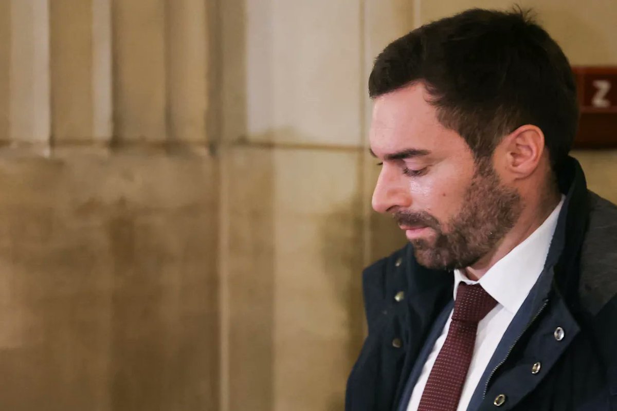🔴⚡Info <a href="/lemondefr/">Le Monde</a> Le Pen étrille Julien Odoul devant la Cour d'appel de Paris | Sentant le vent tourner pour son petit, Le Pen prend la décision d'achever <a href="/JulienOdoul/">Julien ODOUL</a> afin d'assurer sa propre défense. Rappelons tout d'abord ce qui est reproché au député d'extrême droite. Odoul