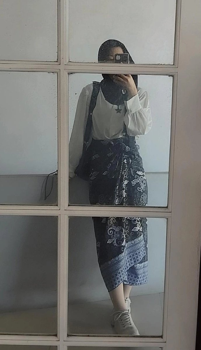 uronahole_'s tweet photo. di kamar vs diluar, if u know irl, NO U DONT https://t.co/TC0t5ckoLS