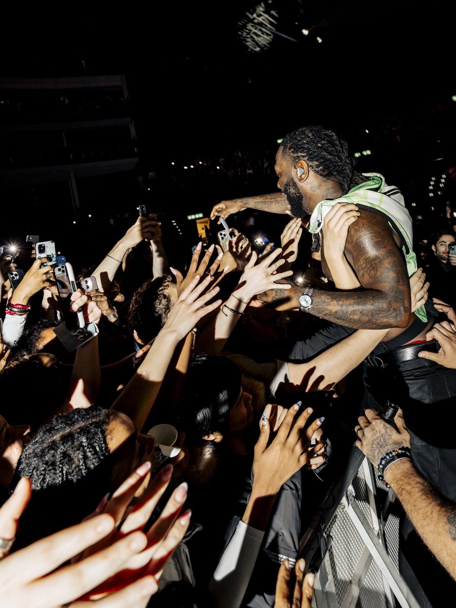 burnaboy's tweet image. Thank you Zurich!!! 🇨🇭❤️‍🔥

#NOSIGNOFWEAKNESSTOUR