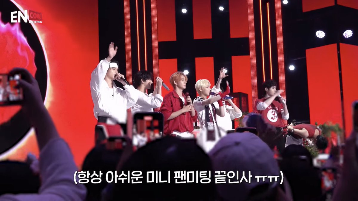 rockchicqt's tweet image. jay’s 90-degree bow 🫳🏻