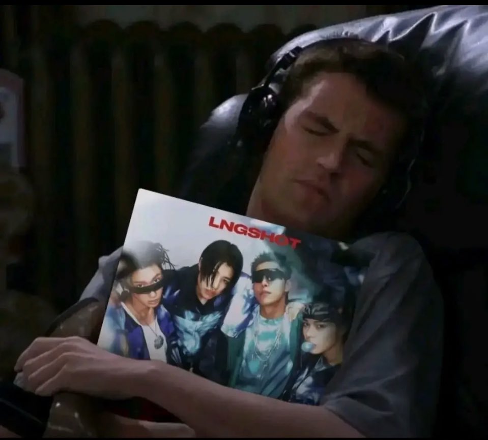 c0rtish's tweet image. Me with this album😭😭😭