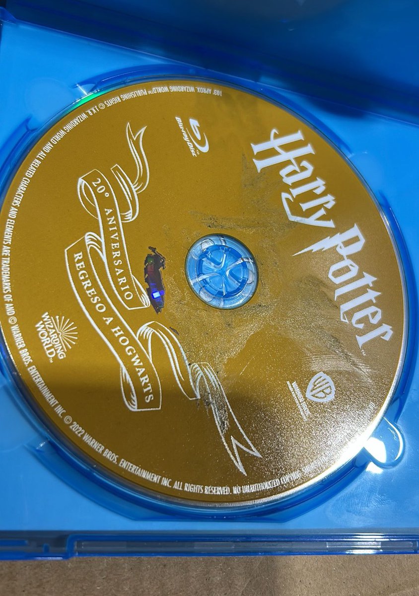 A <a href="/CeX_Espana/">CeX España</a> 
Deberíais tener un poquitín de control de calidad en lo que vendéis, sobre todo en las compras en vuestra web, lamentable no informar de las condiciones o taras que puedan tener los productos, cajas rotas, discos con pegatinas, carátulas fotocopiadas etc…