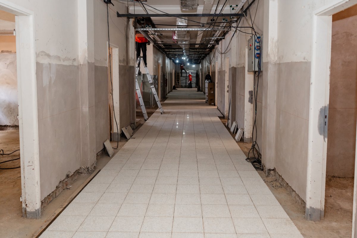 Modernizamos el Hospital Marcial Quiroga👷‍♂️🩺
<a href="/DrMarceloOrrego/">Marcelo Orrego</a> recorrió el avance de las obras de remodelación en áreas estratégicas como Pediatría y Clínica Médica.🙌
Estamos instalando nuevos sistemas termomecánicos y de gases medicinales para brindar una atención más segura🧡