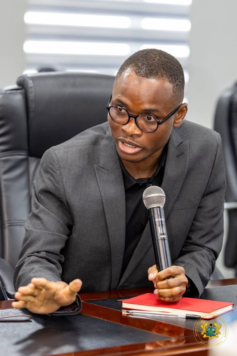 BoniDeDiplomat's tweet photo. Dr. Crispin is a youth who understands the needs and challenges of young people, and he is here to help solve them. Youth, are you ready? 
Dr. Crispin @Wienaa4 is here!
#UW#NDC https://t.co/RyFFEm3FiG