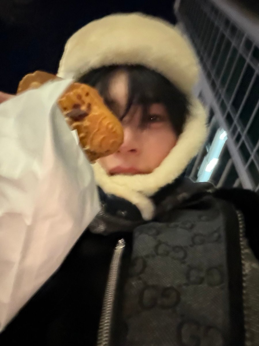 mypluffycloud's tweet image. ㅁㅊ 군밤모자에 붕어빵 셀카 왔다