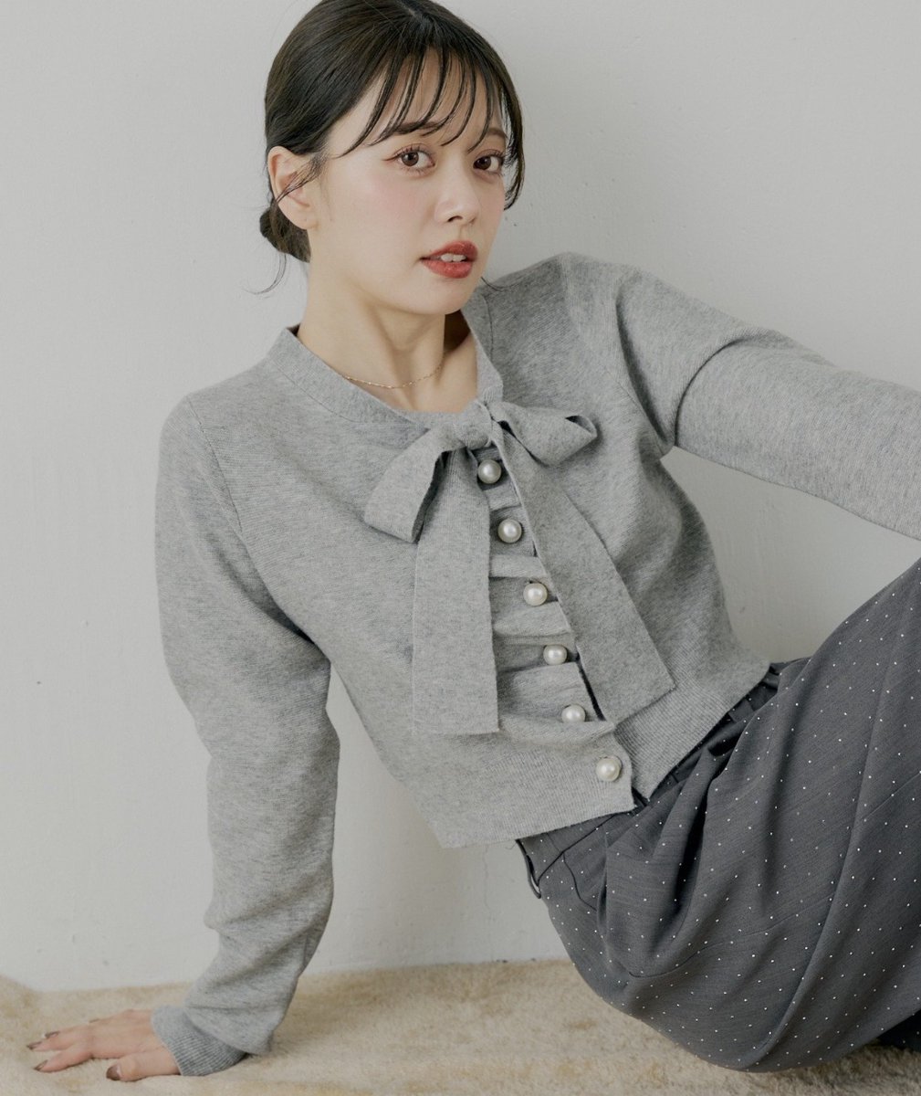 【未使用品♡森香澄さん着用】CHICO フロントリボンパールフリルトップス こちらだと思います🤍！ 森香澄さん ぽかぽかにて着用♡ SALON by